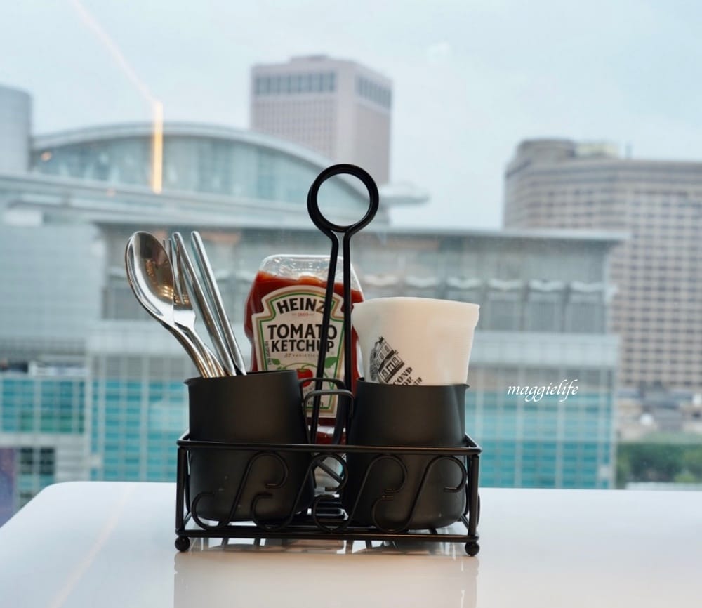 台北美食｜貳樓微風南山店Second Floor Cafe，挑高9米大片落地窗101景觀，彷彿在美術館用餐