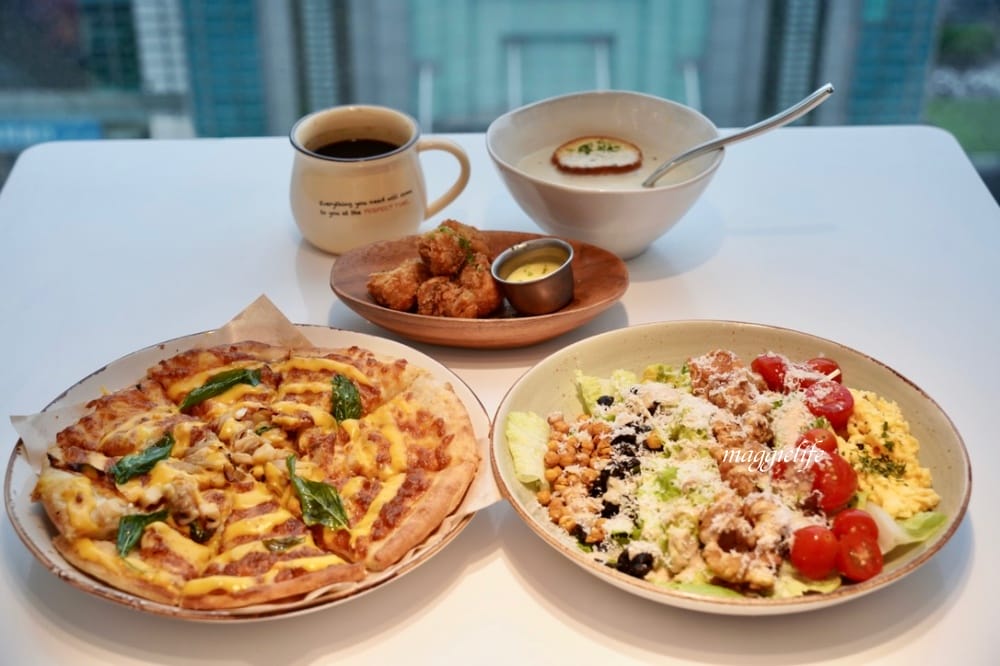 台北美食｜貳樓微風南山店Second Floor Cafe，挑高9米大片落地窗101景觀，彷彿在美術館用餐