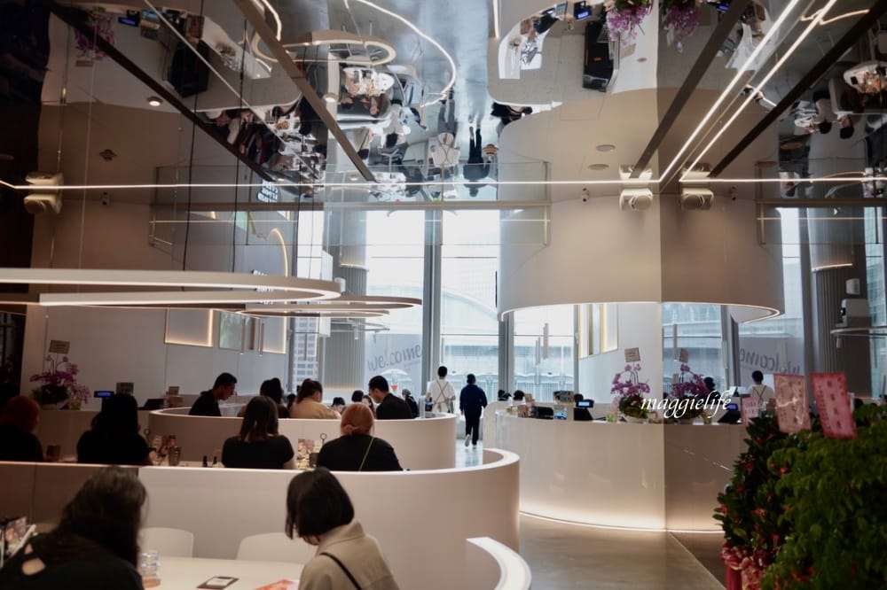 台北美食｜貳樓微風南山店Second Floor Cafe，挑高9米大片落地窗101景觀，彷彿在美術館用餐