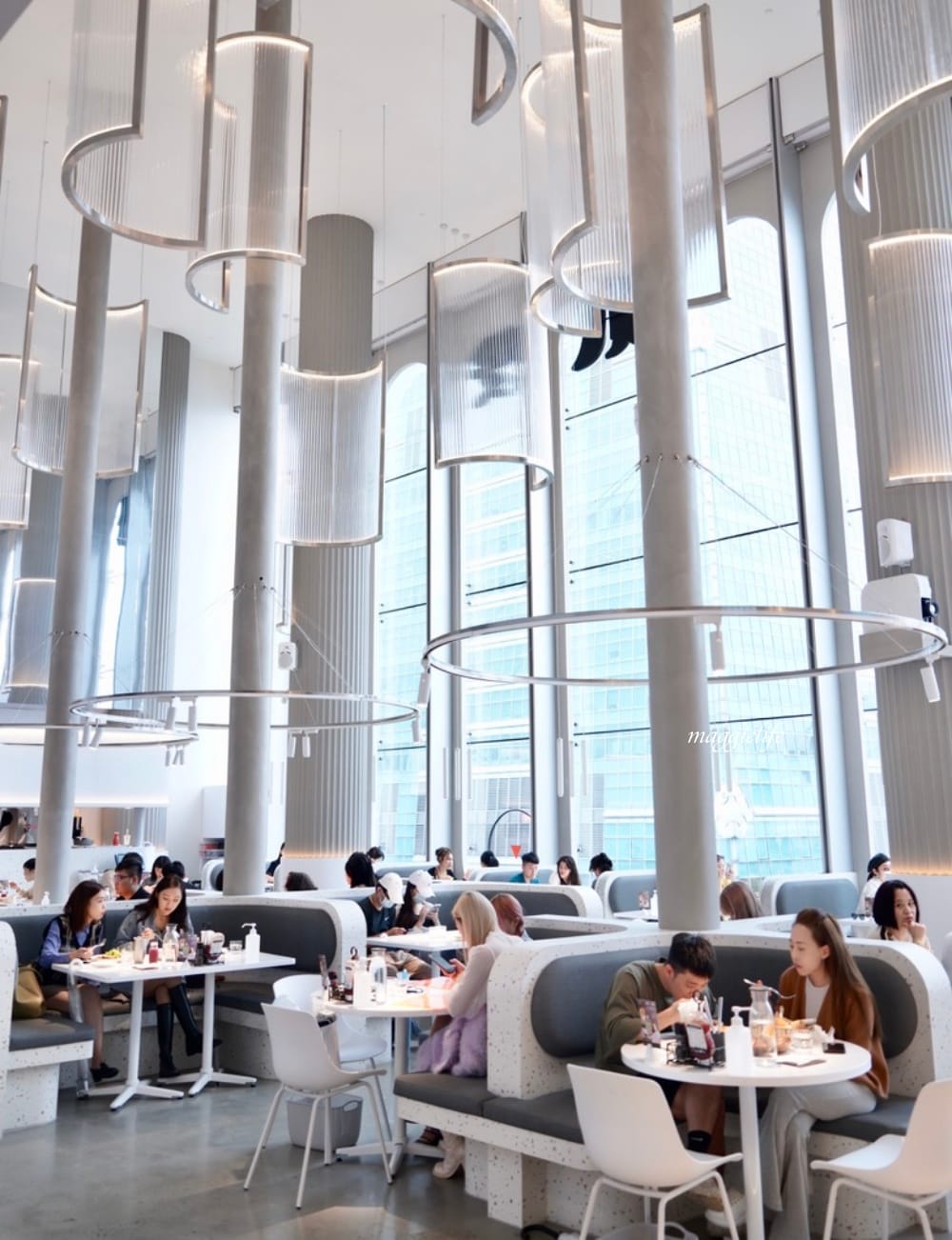 台北美食|貳樓微風南山店Second Floor Cafe,挑高9米大片落地窗101景觀,彷彿在美術館用餐 - 第7張圖 台北美食|貳樓微風南山店Second Floor Cafe,挑高9米大片落地窗101景觀,彷彿在美術館用餐