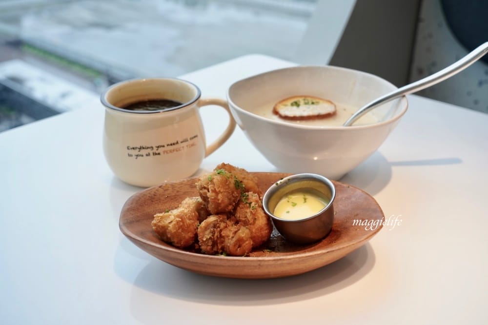 台北美食｜貳樓微風南山店Second Floor Cafe，挑高9米大片落地窗101景觀，彷彿在美術館用餐