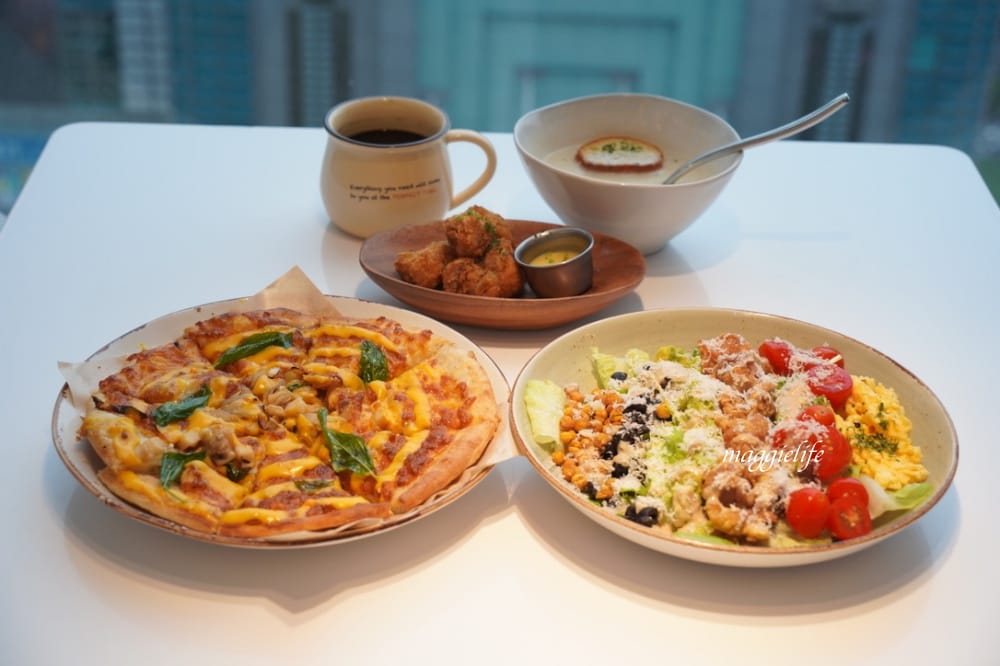 台北美食｜貳樓微風南山店Second Floor Cafe，挑高9米大片落地窗101景觀，彷彿在美術館用餐