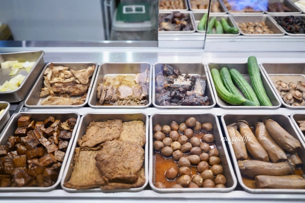 麻十七｜郭靜開的川麻滷味店，麻麻香香的有鮑魚滷味，麵也好吃，是被滷味耽誤的麵店？進駐台北101!