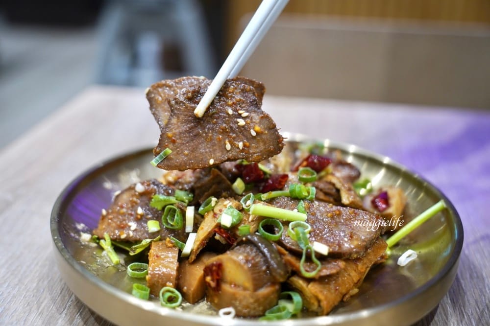 麻十七｜郭靜開的川麻滷味店，麻麻香香的有鮑魚滷味，麵也好吃，是被滷味耽誤的麵店？進駐台北101!