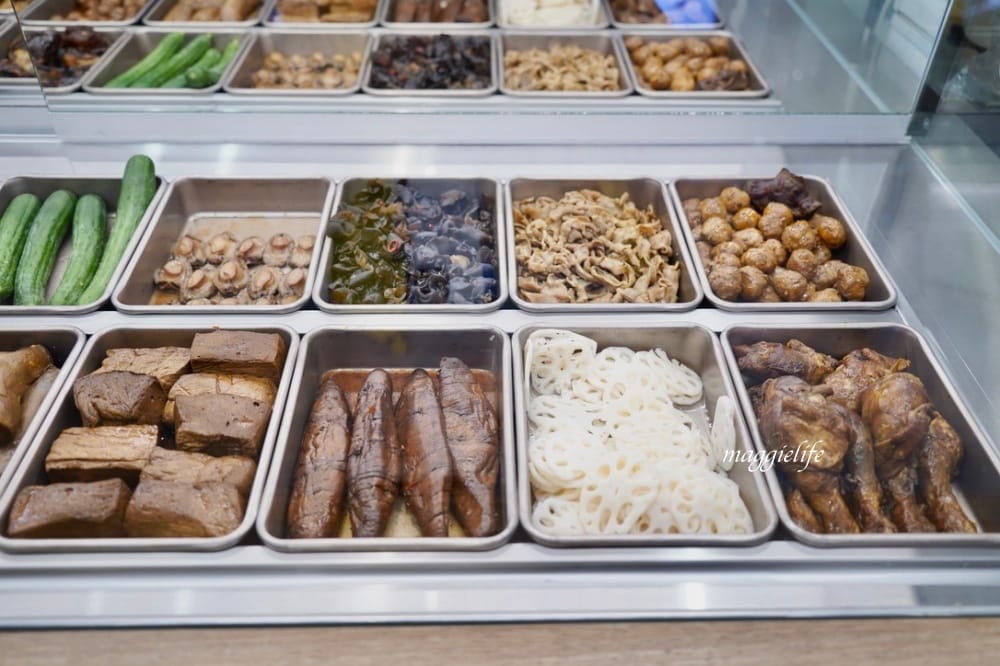 麻十七｜郭靜開的川麻滷味店，麻麻香香的有鮑魚滷味，麵也好吃，是被滷味耽誤的麵店？進駐台北101!