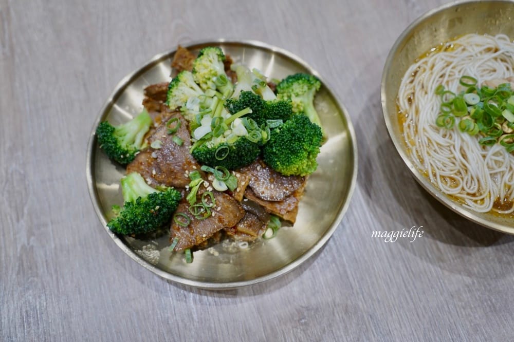 麻十七｜郭靜開的川麻滷味店，麻麻香香的有鮑魚滷味，麵也好吃，是被滷味耽誤的麵店？進駐台北101!