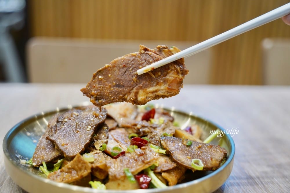 麻十七｜郭靜開的川麻滷味店，麻麻香香的有鮑魚滷味，麵也好吃，是被滷味耽誤的麵店？進駐台北101!