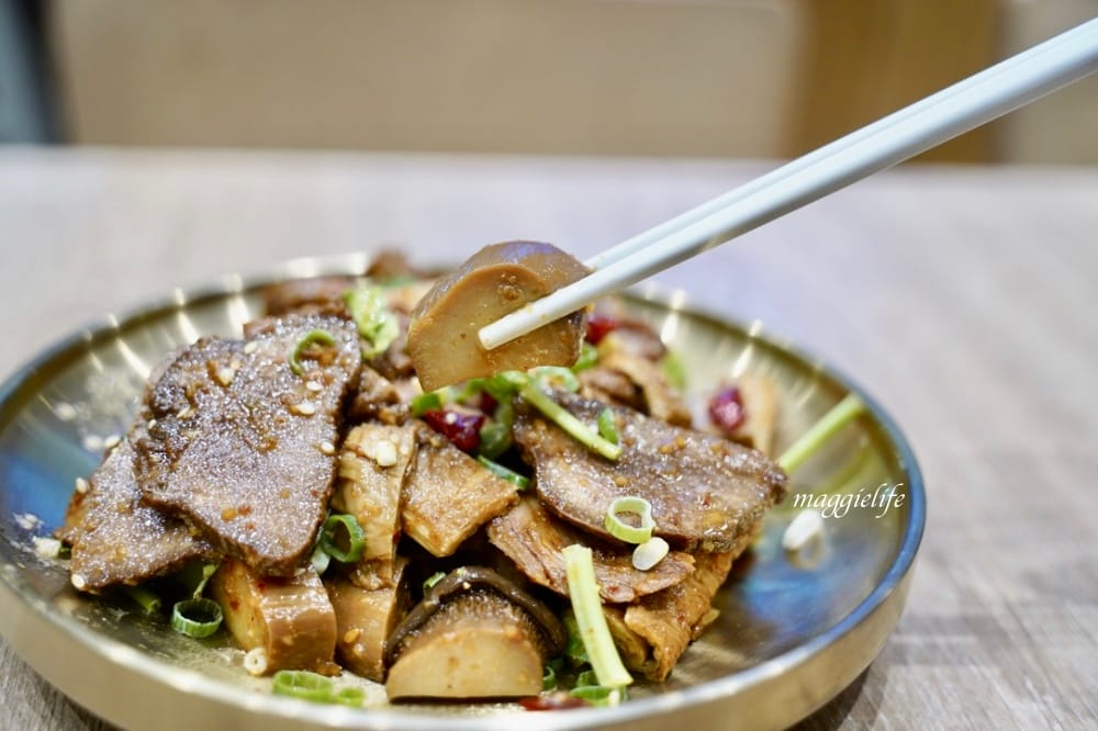 麻十七｜郭靜開的川麻滷味店，麻麻香香的有鮑魚滷味，麵也好吃，是被滷味耽誤的麵店？進駐台北101!