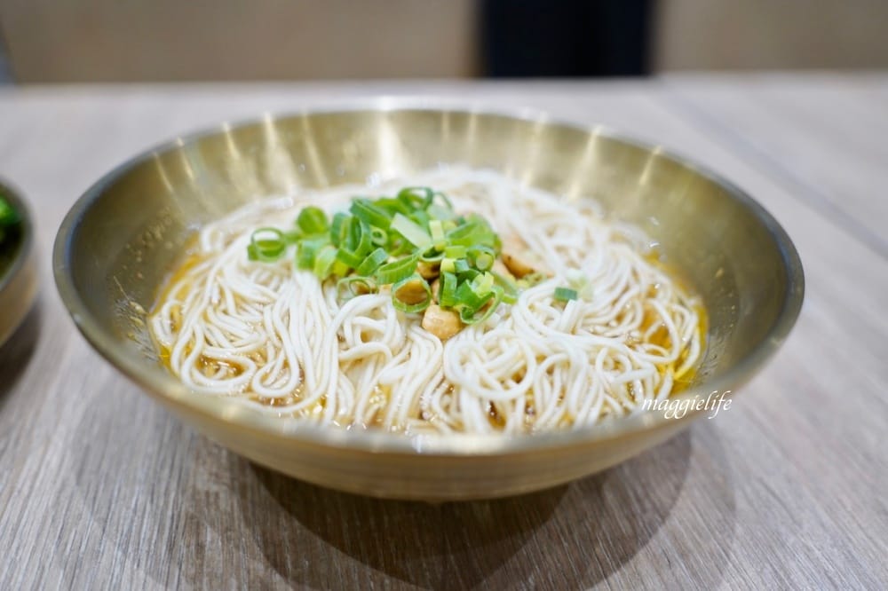 麻十七｜郭靜開的川麻滷味店，麻麻香香的有鮑魚滷味，麵也好吃，是被滷味耽誤的麵店？進駐台北101!