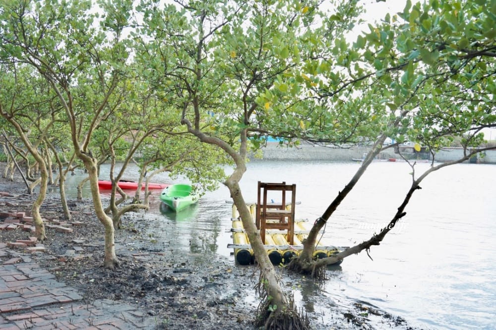 馬蹄蛤主題館海水水上遊樂場,100元不限時間,可以摸蜆採海菜,水上鞦韆,獨木舟,划竹筏 - 第26張圖 馬蹄蛤主題館海水水上遊樂場,100元不限時間,可以摸蜆採海菜,水上鞦韆,獨木舟,划竹筏