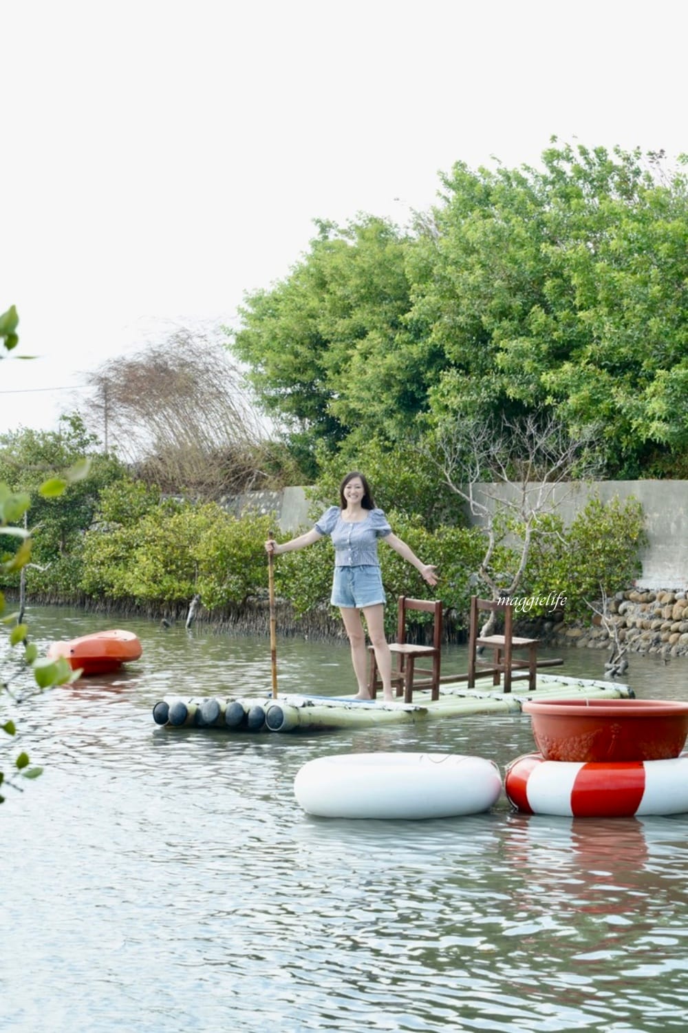 馬蹄蛤主題館海水水上遊樂場，100元不限時間，可以摸蜆採海菜，水上鞦韆，獨木舟，划竹筏