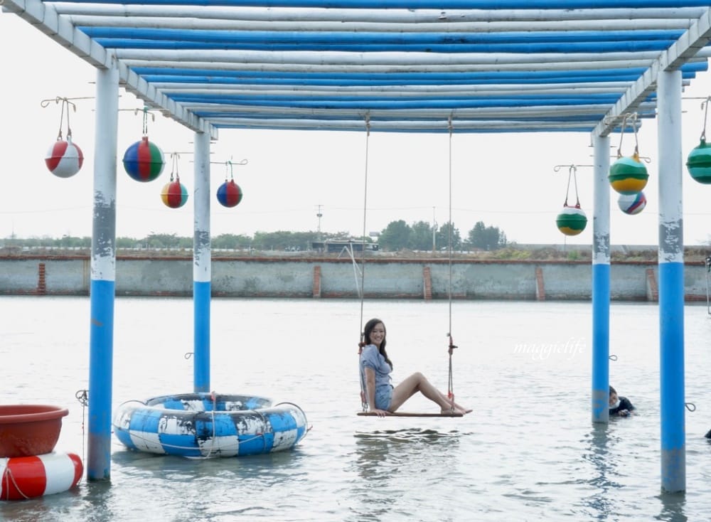 馬蹄蛤主題館海水水上遊樂場，100元不限時間，可以摸蜆採海菜，水上鞦韆，獨木舟，划竹筏