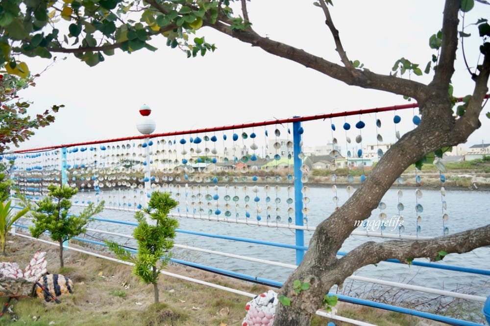 馬蹄蛤主題館海水水上遊樂場,100元不限時間,可以摸蜆採海菜,水上鞦韆,獨木舟,划竹筏 - 第3張圖 馬蹄蛤主題館海水水上遊樂場,100元不限時間,可以摸蜆採海菜,水上鞦韆,獨木舟,划竹筏