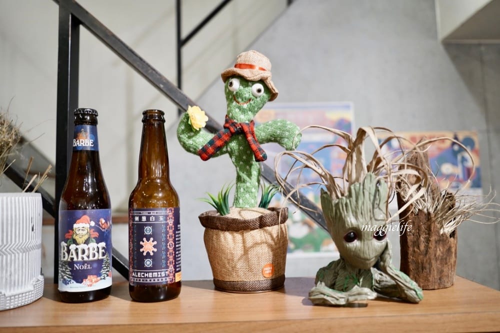 台北市政府｜上樓看看Arthere Café，一大片綠意盎然超療癒，美式可以續杯，信義區不限時有插座咖啡廳！