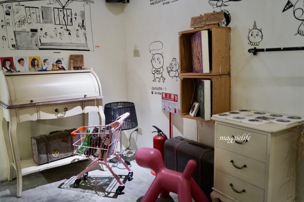 台北市政府｜上樓看看Arthere Café，一大片綠意盎然超療癒，美式可以續杯，信義區不限時有插座咖啡廳！