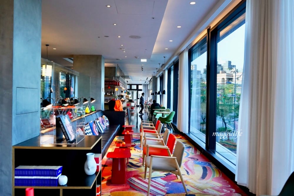 北車西門住宿｜台北北門世民酒店citizenM ，大面玻璃窗無敵美景，台北最潮時尚住宿飯店。