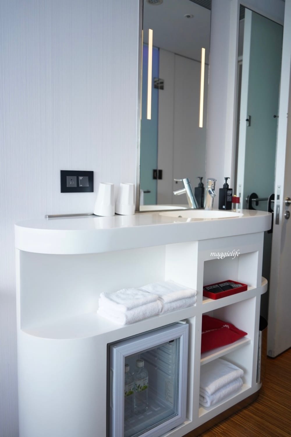 北車西門住宿｜台北北門世民酒店citizenM ，大面玻璃窗無敵美景，台北最潮時尚住宿飯店。