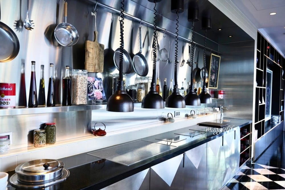 北車西門住宿｜台北北門世民酒店citizenM ，大面玻璃窗無敵美景，台北最潮時尚住宿飯店。