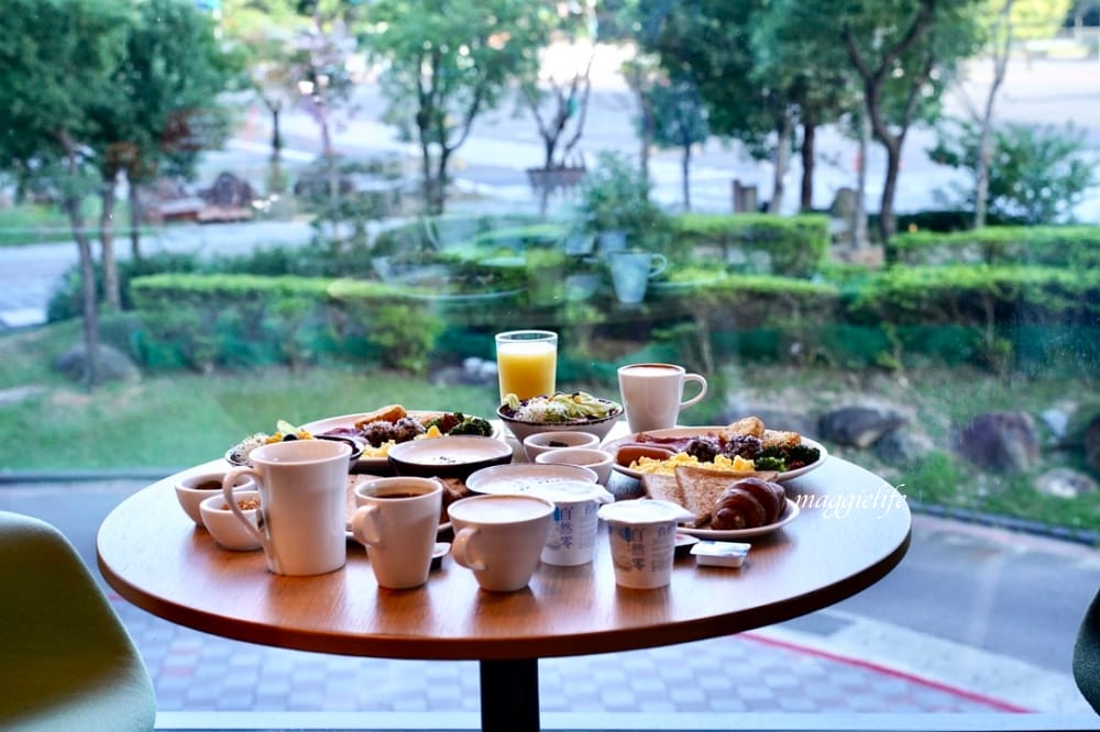 北車西門住宿｜台北北門世民酒店citizenM ，大面玻璃窗無敵美景，台北最潮時尚住宿飯店。