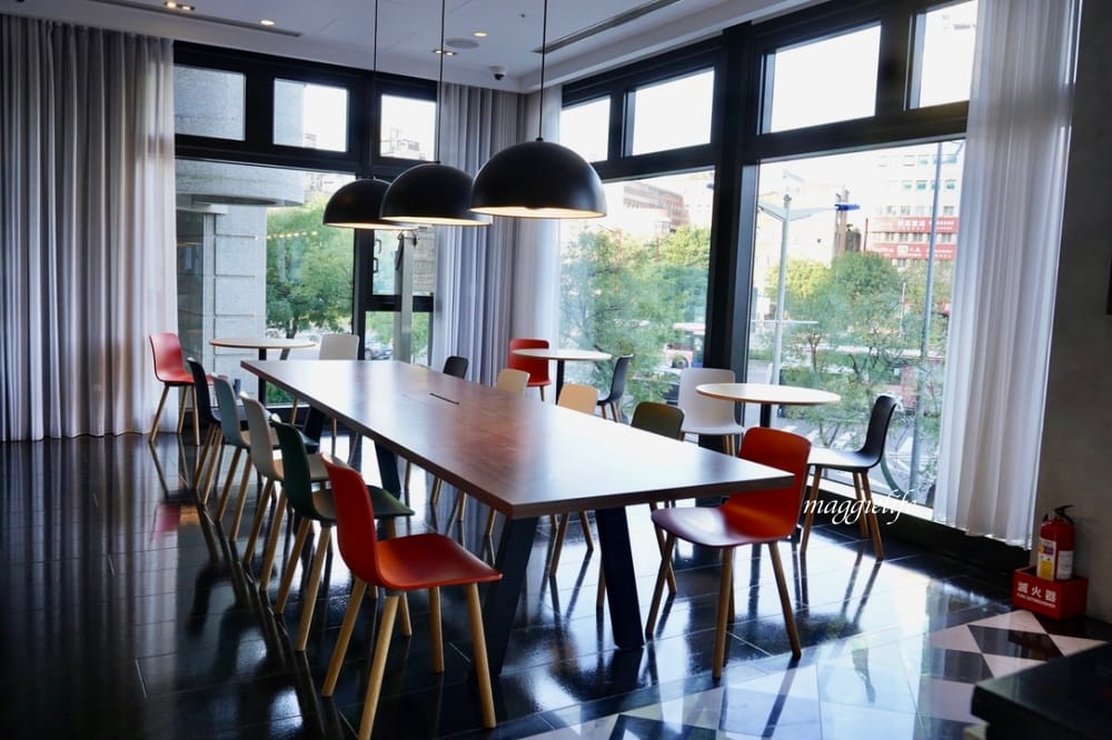 北車西門住宿|台北北門世民酒店citizenM ,大面玻璃窗無敵美景,台北最潮時尚住宿飯店。 - 第38張圖 北車西門住宿|台北北門世民酒店citizenM ,大面玻璃窗無敵美景,台北最潮時尚住宿飯店。