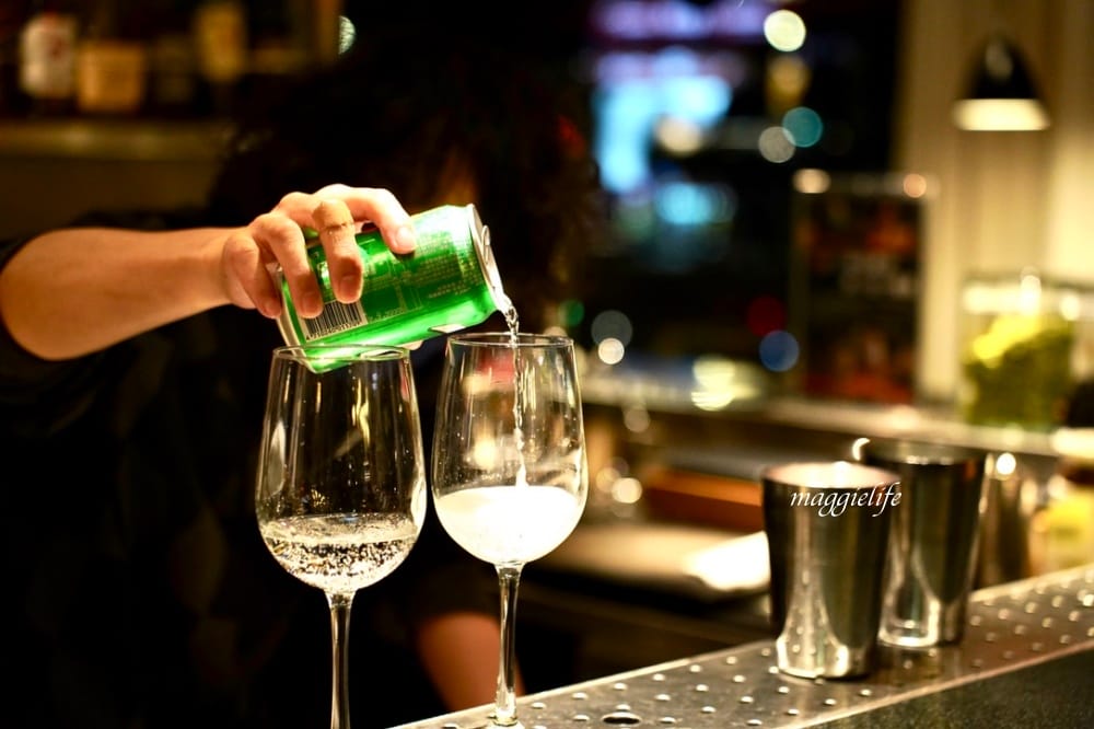 北車西門住宿｜台北北門世民酒店citizenM ，大面玻璃窗無敵美景，台北最潮時尚住宿飯店。