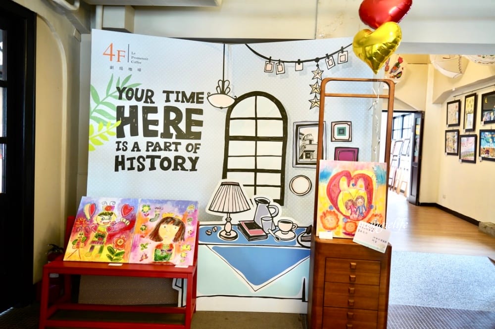 西門｜中山堂一日遊，4F劇場咖啡，古蹟老宅咖啡秘境，露台景觀庭園咖啡，遠眺北門景觀！