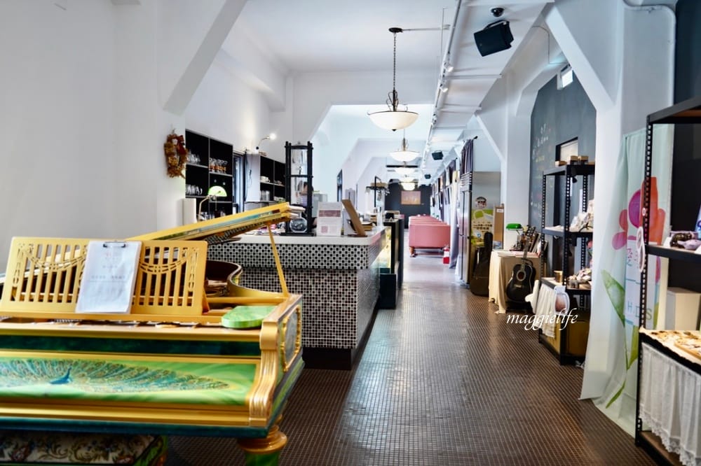 西門｜中山堂一日遊，4F劇場咖啡，古蹟老宅咖啡秘境，露台景觀庭園咖啡，遠眺北門景觀！