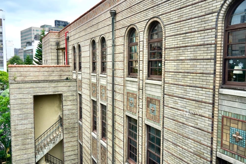 西門｜中山堂一日遊，4F劇場咖啡，古蹟老宅咖啡秘境，露台景觀庭園咖啡，遠眺北門景觀！