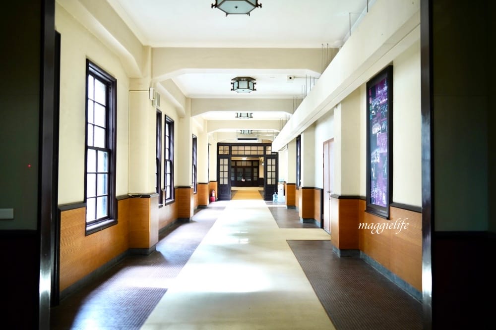 西門｜中山堂一日遊，4F劇場咖啡，古蹟老宅咖啡秘境，露台景觀庭園咖啡，遠眺北門景觀！