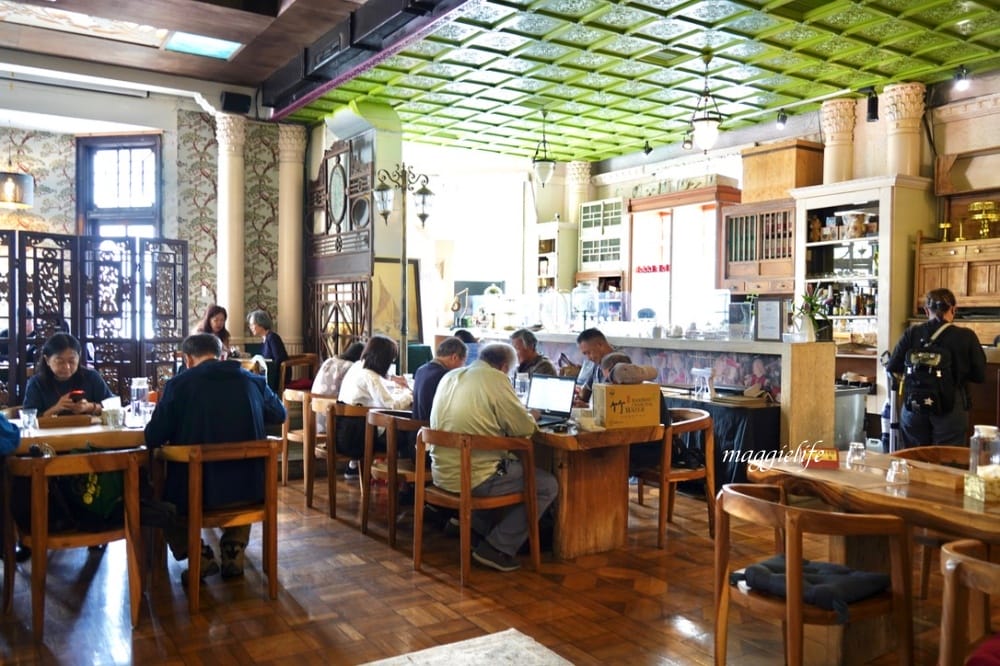 西門｜中山堂一日遊，4F劇場咖啡，古蹟老宅咖啡秘境，露台景觀庭園咖啡，遠眺北門景觀！