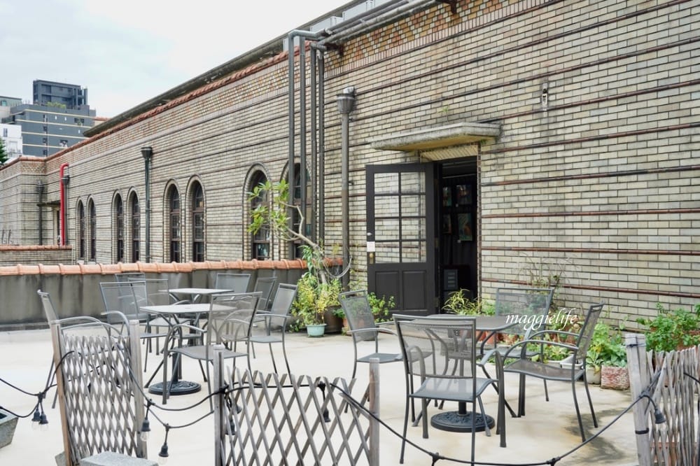 西門｜中山堂一日遊，4F劇場咖啡，古蹟老宅咖啡秘境，露台景觀庭園咖啡，遠眺北門景觀！