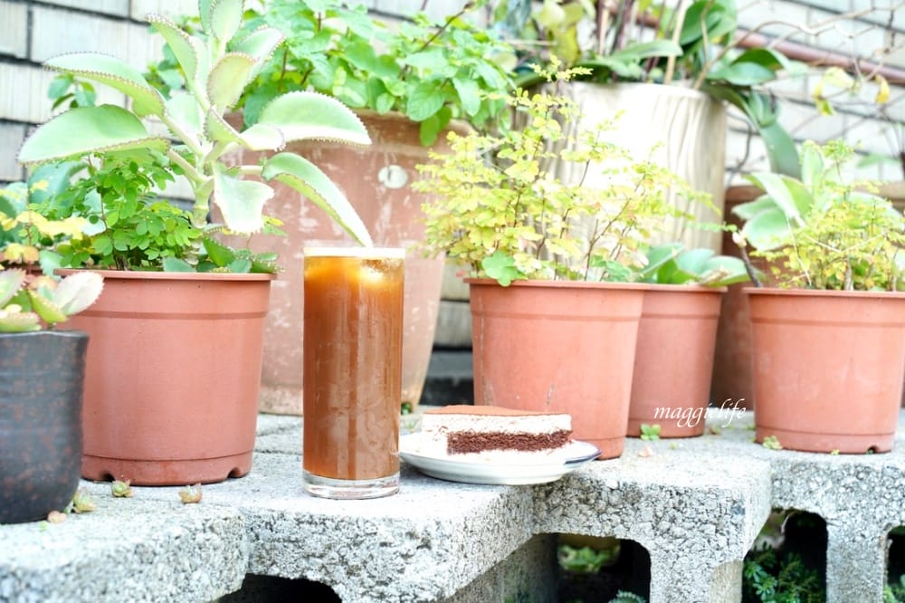 西門｜中山堂一日遊，4F劇場咖啡，古蹟老宅咖啡秘境，露台景觀庭園咖啡，遠眺北門景觀！