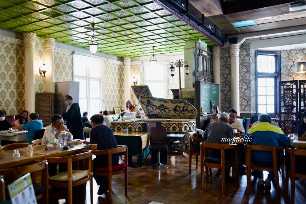 西門｜中山堂一日遊，4F劇場咖啡，古蹟老宅咖啡秘境，露台景觀庭園咖啡，遠眺北門景觀！