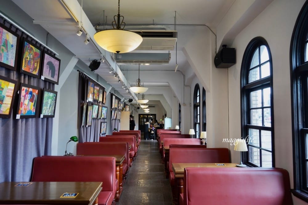 西門｜中山堂一日遊，4F劇場咖啡，古蹟老宅咖啡秘境，露台景觀庭園咖啡，遠眺北門景觀！