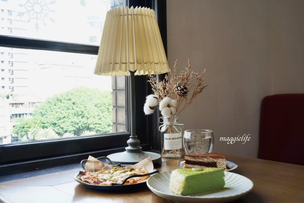 西門｜中山堂一日遊，4F劇場咖啡，古蹟老宅咖啡秘境，露台景觀庭園咖啡，遠眺北門景觀！