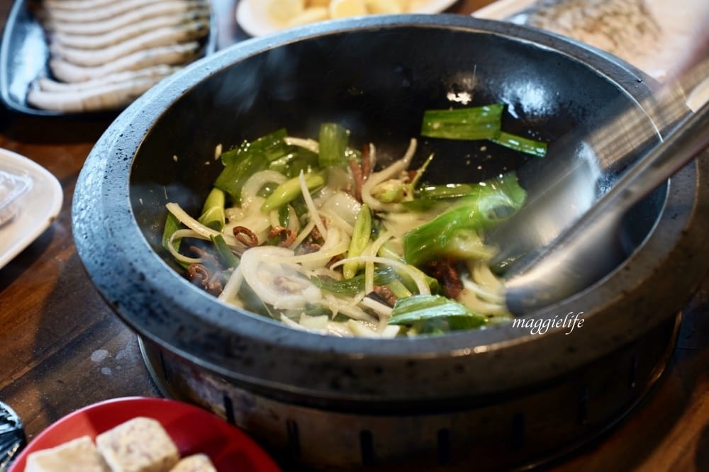 望海巷石頭火鍋，在潮境公園看海吃火鍋看海賞美景，超浪漫！