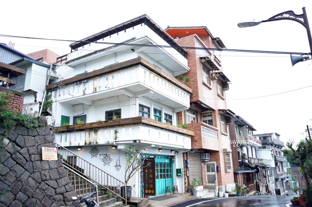 玫瑰山城柑仔店，新北瑞芳老宅景觀咖啡廳，看山看海無敵美景，還有貓出沒！