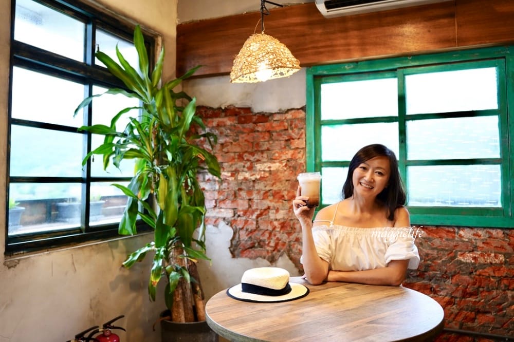 玫瑰山城柑仔店，新北瑞芳老宅景觀咖啡廳，看山看海無敵美景，還有貓出沒！