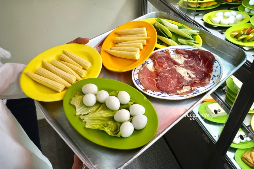 小紅莓石頭火鍋城，台北石頭火鍋40年老店還是每天都人潮大爆滿，台北松山南京三民火鍋！