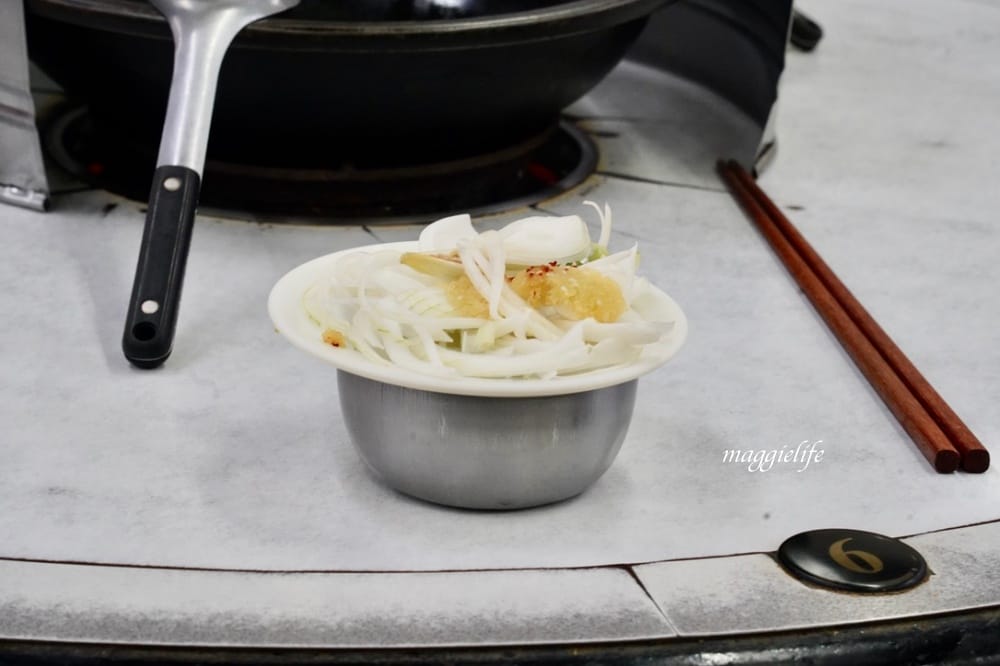 小紅莓石頭火鍋城，台北石頭火鍋40年老店還是每天都人潮大爆滿，台北松山南京三民火鍋！