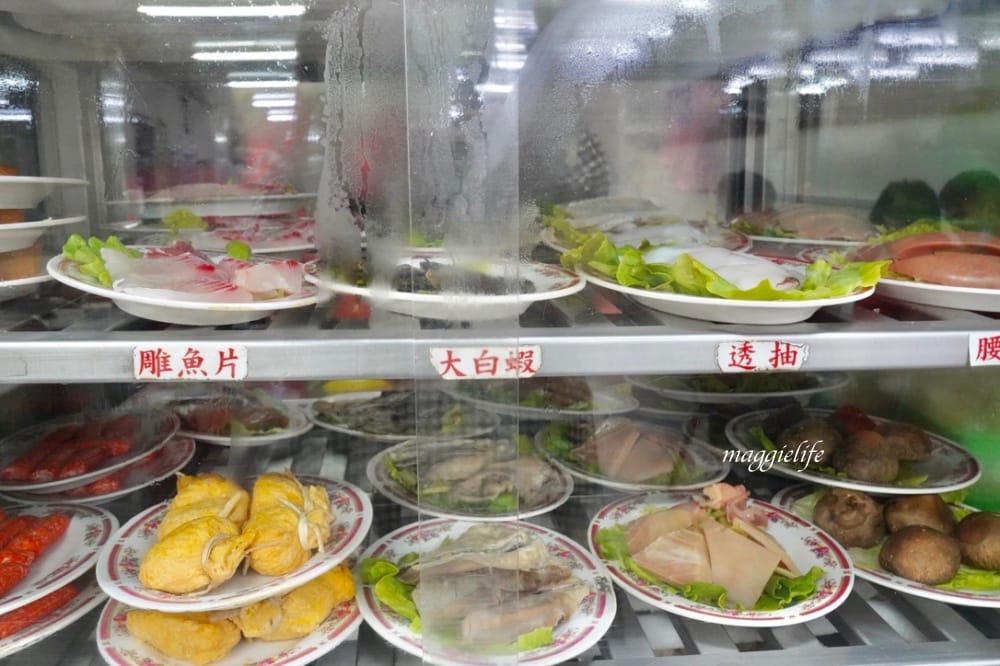 小紅莓石頭火鍋城，台北石頭火鍋40年老店還是每天都人潮大爆滿，台北松山南京三民火鍋！