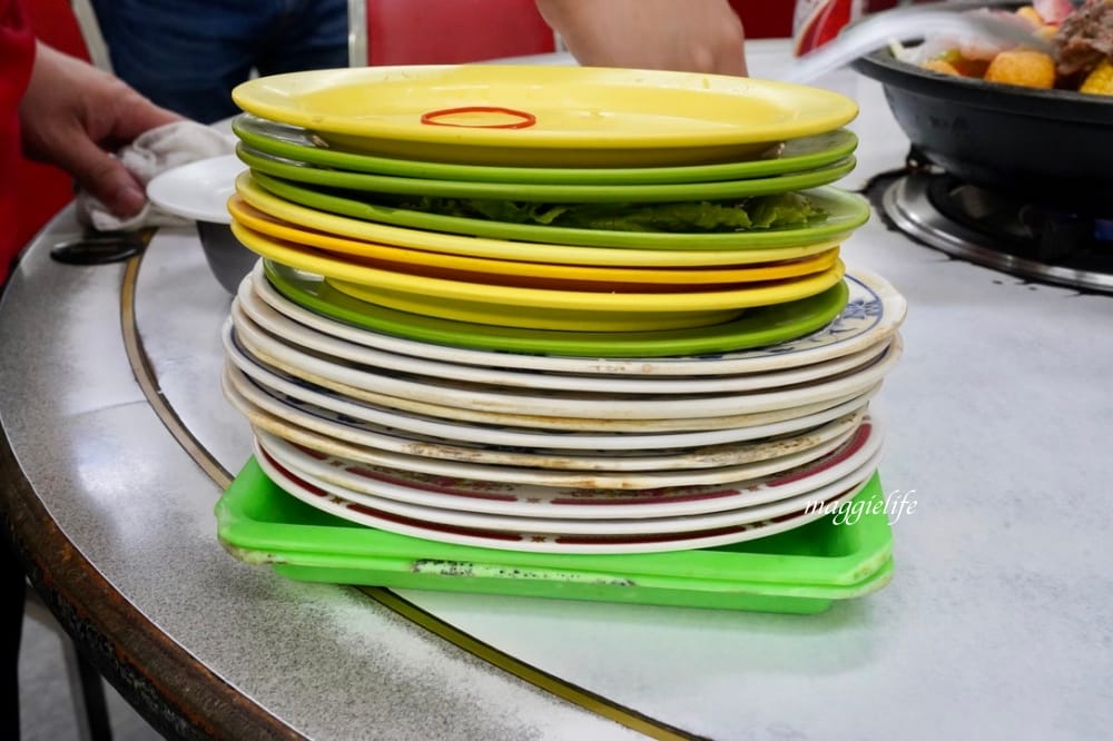 小紅莓石頭火鍋城，台北石頭火鍋40年老店還是每天都人潮大爆滿，台北松山南京三民火鍋！