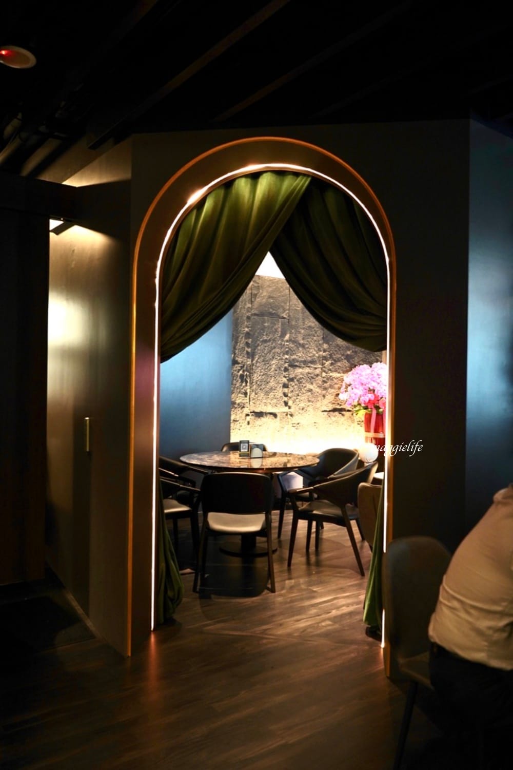 春申泰殿CHUN SHEN泰殿，台北東區餐酒館泰國菜，春申食府姐妹品牌，餐點調酒好吃推薦！大面電視牆看球賽超過癮！