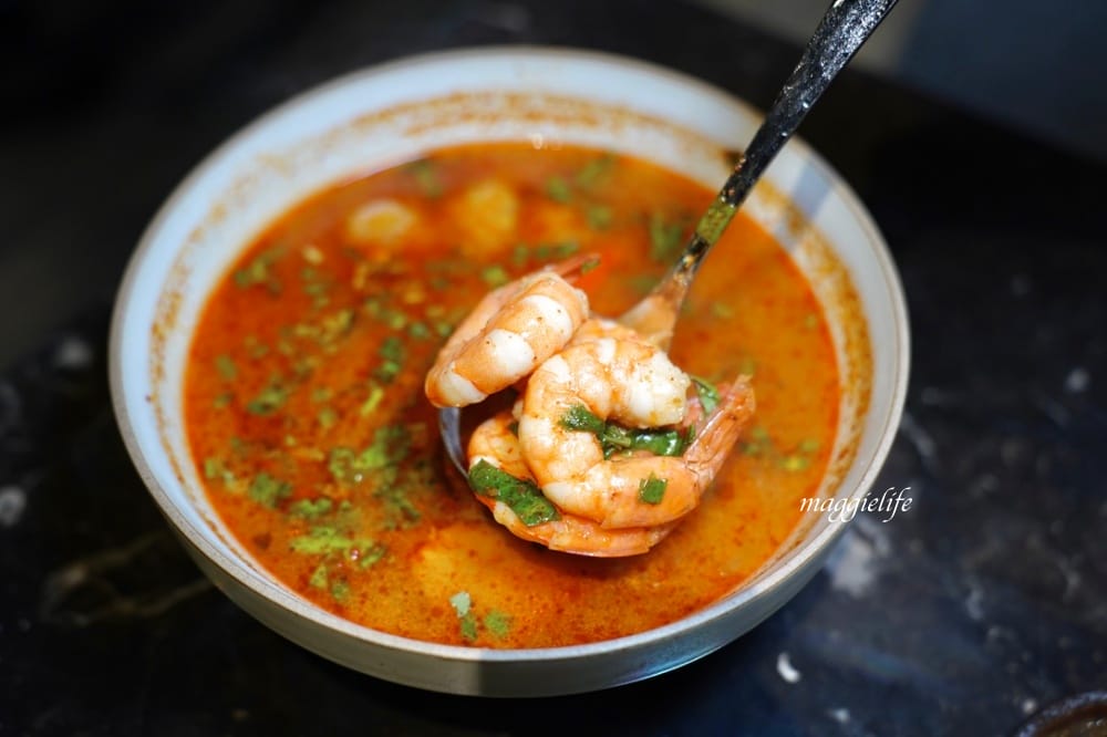 春申泰殿CHUN SHEN泰殿，台北東區餐酒館泰國菜，春申食府姐妹品牌，餐點調酒好吃推薦！大面電視牆看球賽超過癮！