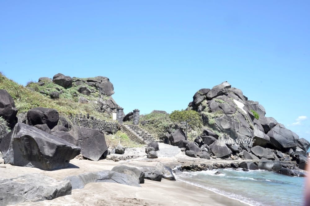 新北石門| 麟山鼻遊憩區,潮間帶玩水抓螃蟹,漫步在濱海步道,超美的海岸風稜石風光 - 第18張圖 新北石門| 麟山鼻遊憩區,潮間帶玩水抓螃蟹,漫步在濱海步道,超美的海岸風稜石風光