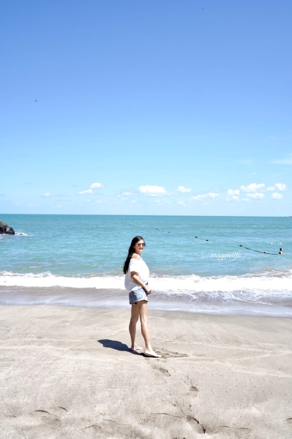 新北石門| 麟山鼻遊憩區，潮間帶玩水抓螃蟹，漫步在濱海步道，超美的海岸風稜石風光