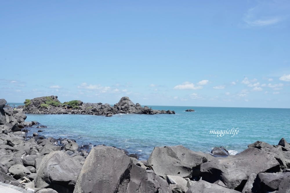 新北石門| 麟山鼻遊憩區,潮間帶玩水抓螃蟹,漫步在濱海步道,超美的海岸風稜石風光 - 第4張圖 新北石門| 麟山鼻遊憩區,潮間帶玩水抓螃蟹,漫步在濱海步道,超美的海岸風稜石風光