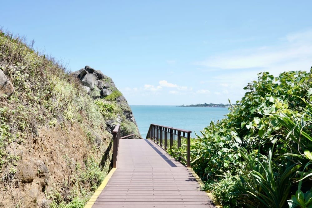 新北石門| 麟山鼻遊憩區,潮間帶玩水抓螃蟹,漫步在濱海步道,超美的海岸風稜石風光 - 第8張圖 新北石門| 麟山鼻遊憩區,潮間帶玩水抓螃蟹,漫步在濱海步道,超美的海岸風稜石風光