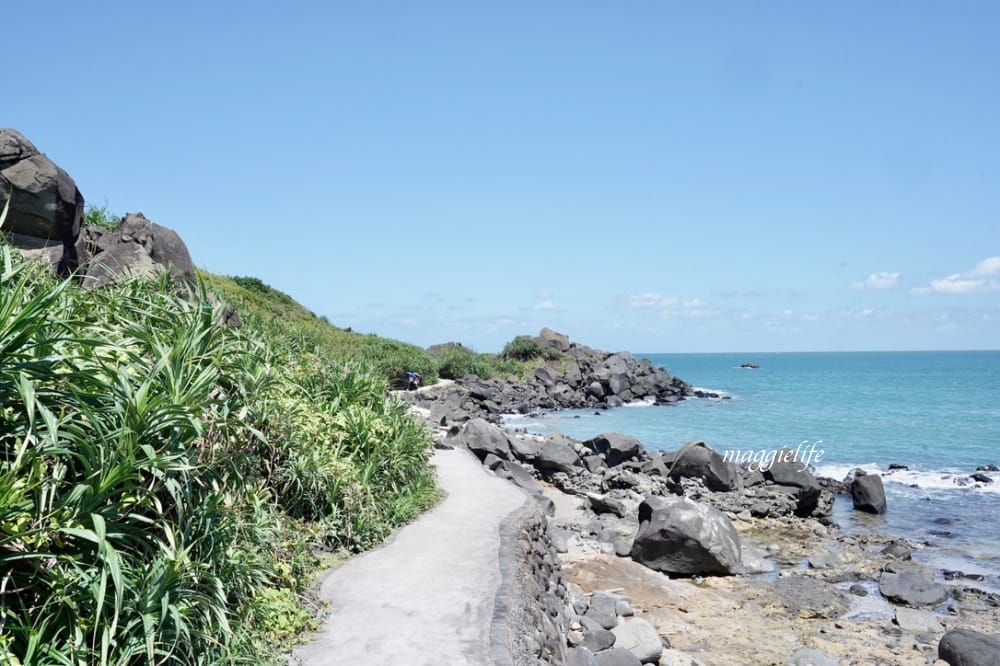新北石門| 麟山鼻遊憩區,潮間帶玩水抓螃蟹,漫步在濱海步道,超美的海岸風稜石風光 - 第30張圖 新北石門| 麟山鼻遊憩區,潮間帶玩水抓螃蟹,漫步在濱海步道,超美的海岸風稜石風光