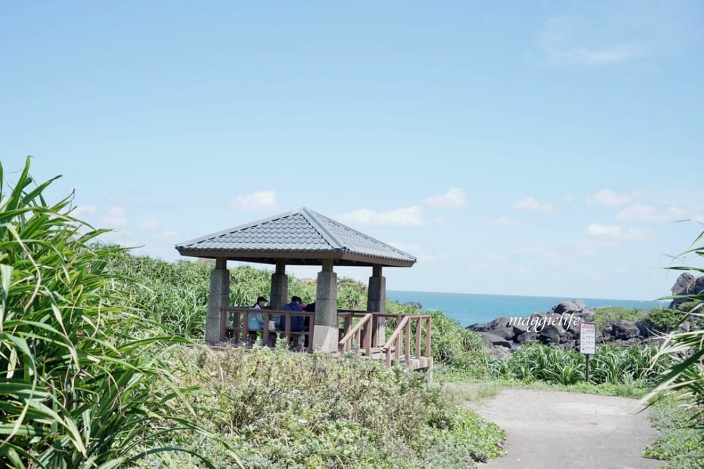 新北石門| 麟山鼻遊憩區,潮間帶玩水抓螃蟹,漫步在濱海步道,超美的海岸風稜石風光 - 第44張圖 新北石門| 麟山鼻遊憩區,潮間帶玩水抓螃蟹,漫步在濱海步道,超美的海岸風稜石風光